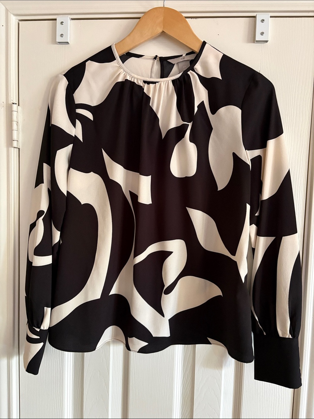 H&M Black and Cream Abstract Print Long Sleeve Blouse